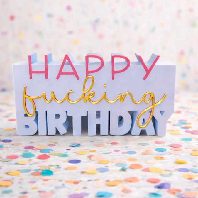 STL 3D Druck Datei Schriftzug Statement 2er Set "Happy fucking birthday" mit und ohne Blumenlöcher Geburtstag 3D-Druck Datei Aufsteller – Bild 3