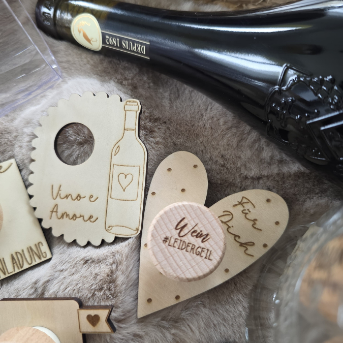 SVG Laserdatei 16 Designs Weinkorken Halter für Korken Wein SB Lädchen Schrankladen Korkenhalter Verpackung für Korken SVG Datei – Bild 19