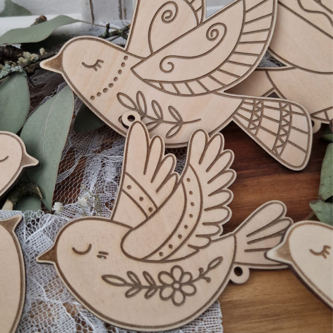 SVG Laserdatei Vögel Vogel Vögelchen Sonnenfänger Frühling Sommer Anhänger Geschenkanhänger viele designs mit 1 & 2 Löchern SVG-Datei – Bild 17