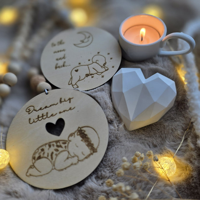 SVG Datei Laserdatei Baby Holzscheiben 3 Designs Babybett Kinderzimmerdeko to the moon and bacl sweet dreams Geburt – Bild 11