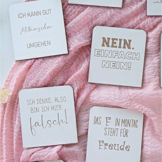 12 Designs SVG Laserdatei Büro Statements 3mm 4mm wechselbare Botschaften für Kollegen lustigSVG Datei Arbeit Sarkasmus – Bild 24