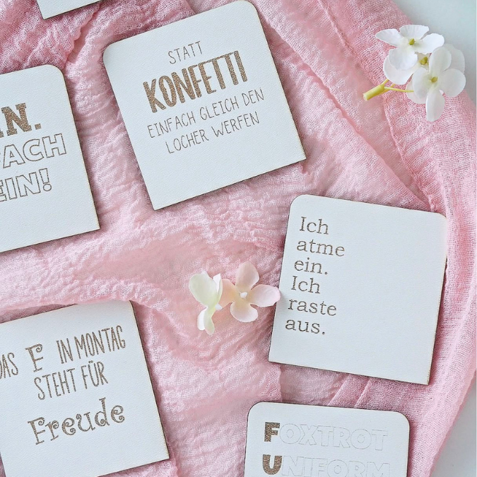 12 Designs SVG Laserdatei Büro Statements 3mm 4mm wechselbare Botschaften für Kollegen lustigSVG Datei Arbeit Sarkasmus – Bild 19