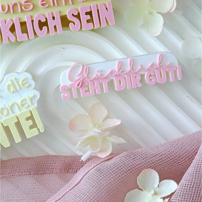 STL 3D Druck Datei 3 Designs Schriftzug Lass uns glücklich sein Glücklich steht dir gut Glück ist die Summe schöner Momente3D Druck Datei – Bild 5