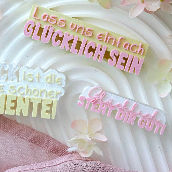 STL 3D Druck Datei 3 Designs Schriftzug Lass uns glücklich sein Glücklich steht dir gut Glück ist die Summe schöner Momente3D Druck Datei – Bild 6