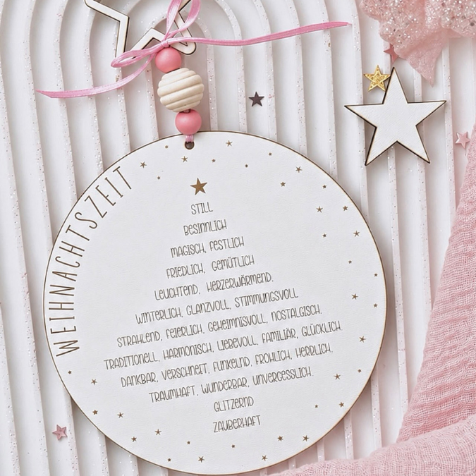 SVG Laserdatei Holzscheibe Weihnachten Adjektive Bedeutung Winter Weihnachtsdeko Tannenbaum mit Anhänger Winterdeko Türkranz SVG Datei – Bild 11