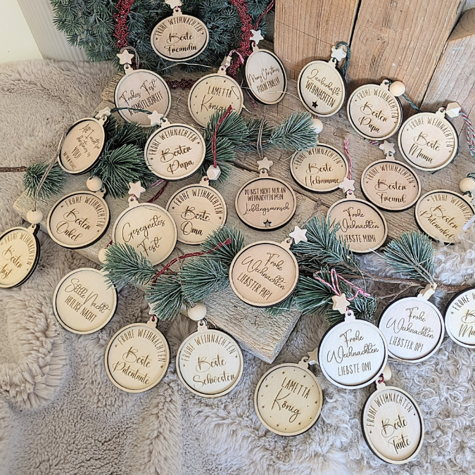 SVG Laser Datei 28 Designs Baumkugel Anhänger 2lagig Mama Papa Oma Opa Weihnachten Weihnachtsgeschenk Patentante Onkel Freundin Geschenkidee – Bild 18