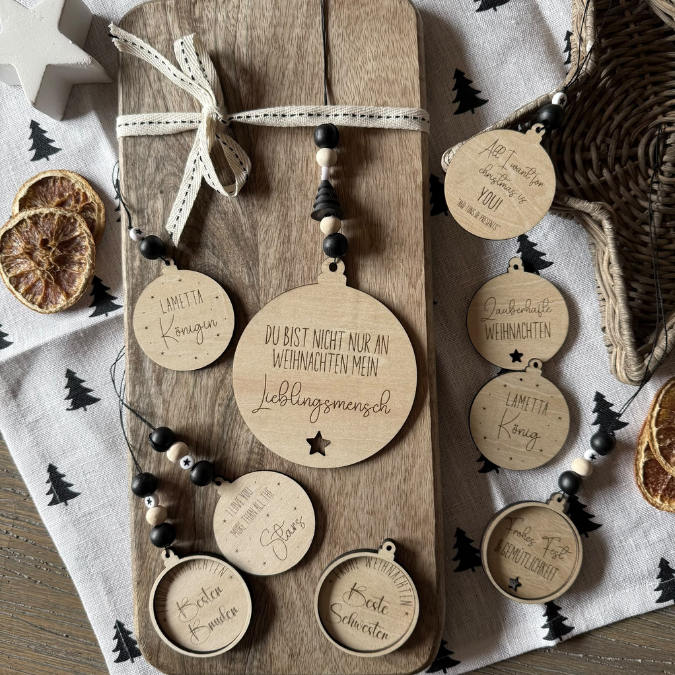 SVG Laser Datei 28 Designs Baumkugel Anhänger 2lagig Mama Papa Oma Opa Weihnachten Weihnachtsgeschenk Patentante Onkel Freundin Geschenkidee