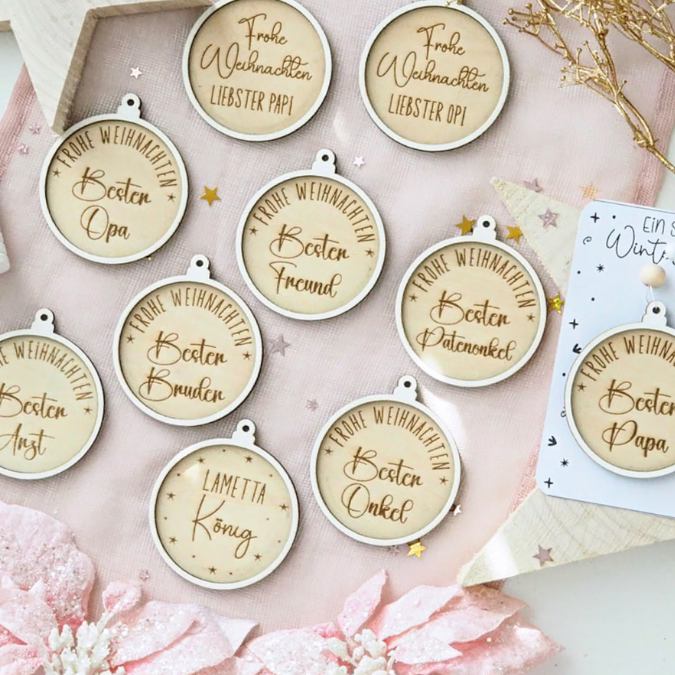 SVG Laser Datei 28 Designs Baumkugel Anhänger 2lagig Mama Papa Oma Opa Weihnachten Weihnachtsgeschenk Patentante Onkel Freundin Geschenkidee – Bild 17